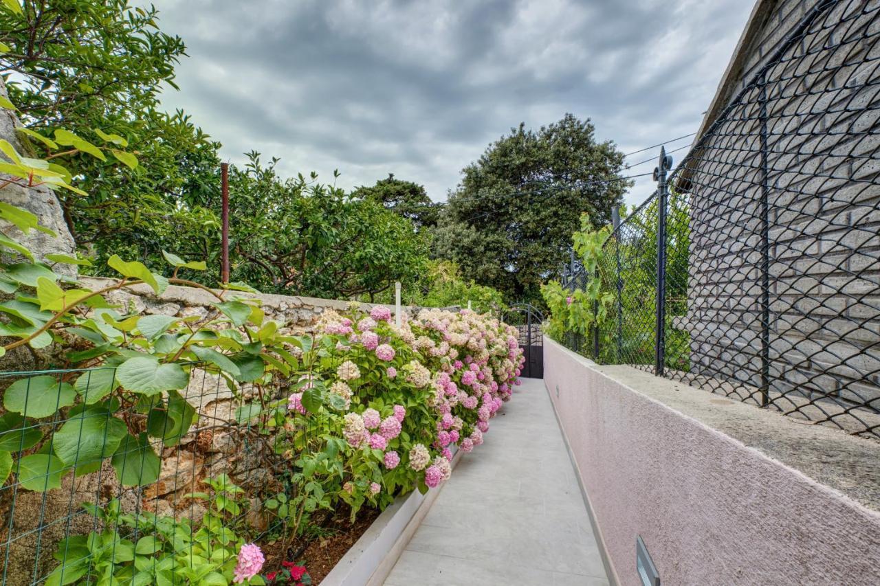 Apartments Ljubica Veli Lošinj Dış mekan fotoğraf