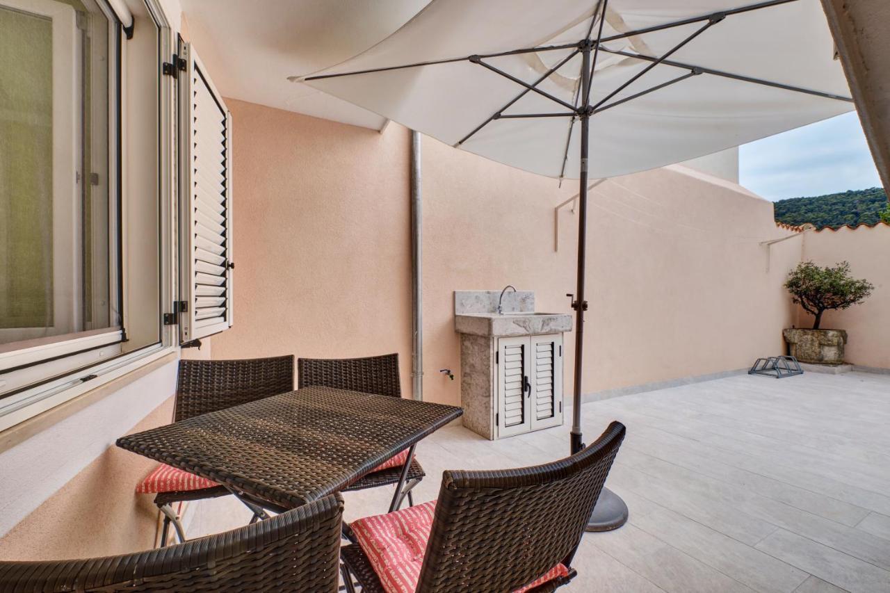 Apartments Ljubica Veli Lošinj Dış mekan fotoğraf