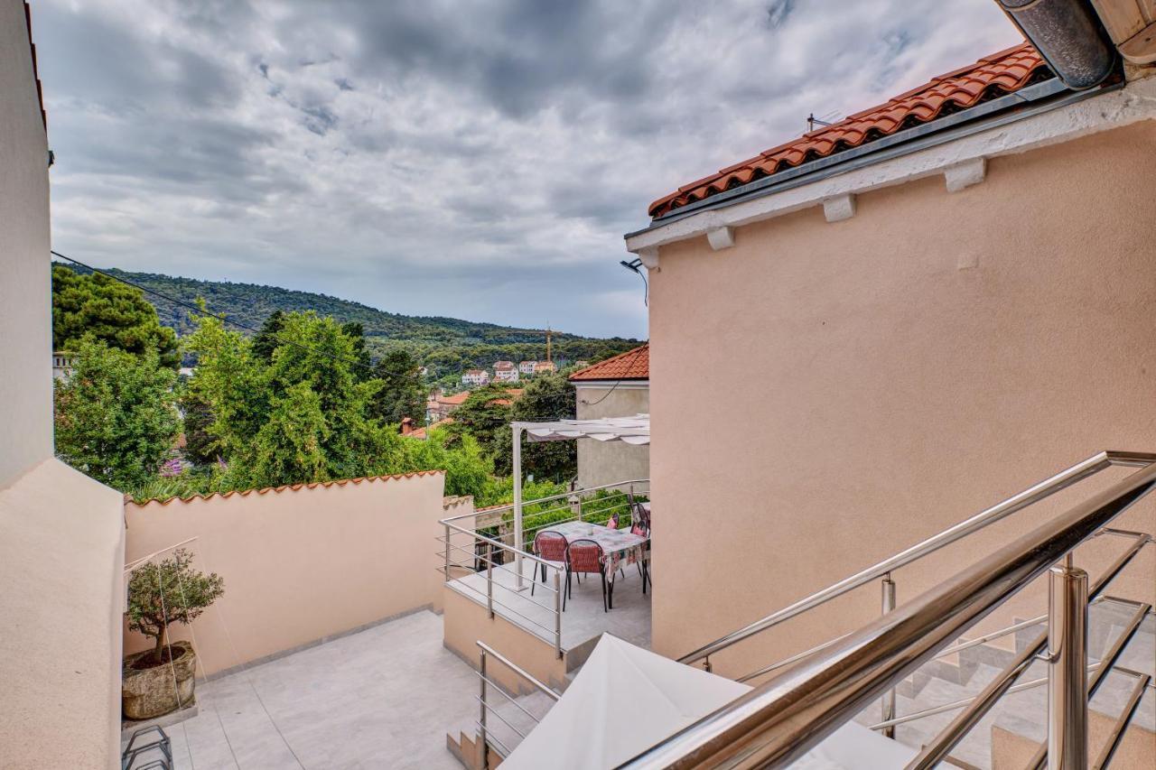 Apartments Ljubica Veli Lošinj Dış mekan fotoğraf